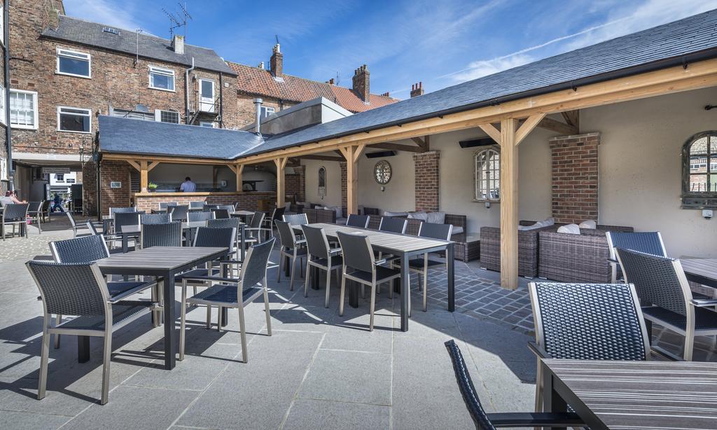 The Golden Fleece Hotel, Thirsk, North Yorkshire Eksteriør billede