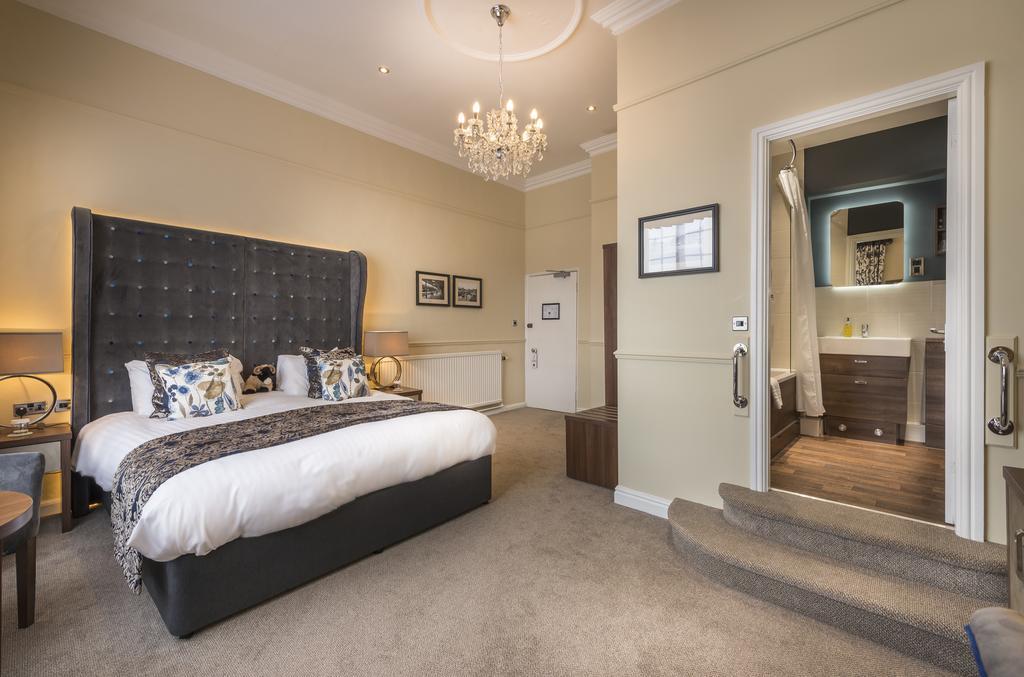 The Golden Fleece Hotel, Thirsk, North Yorkshire Eksteriør billede