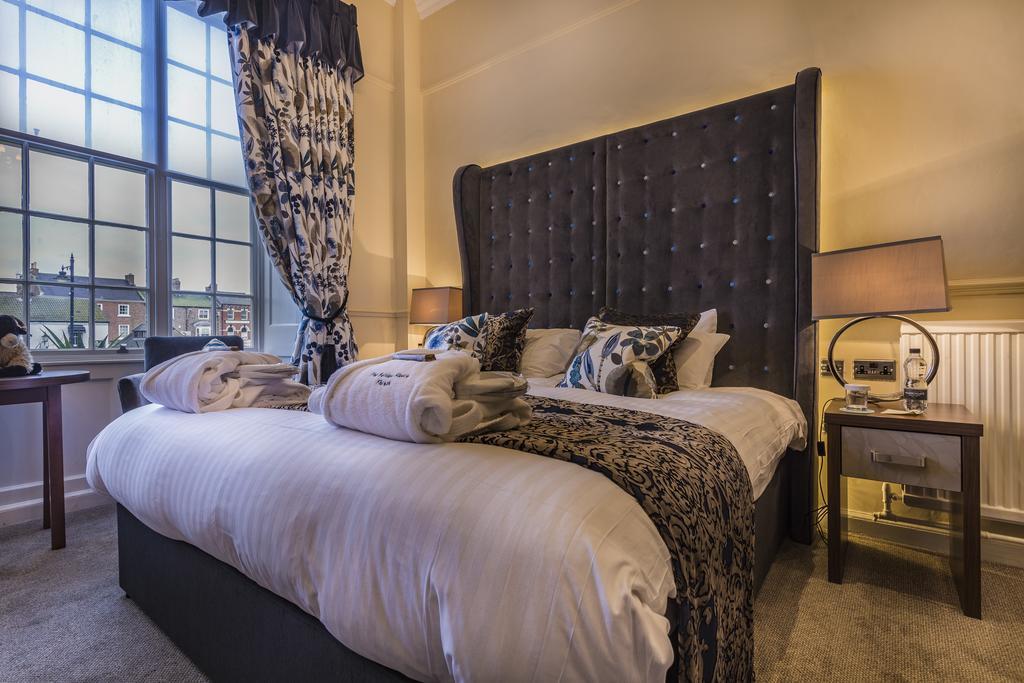 The Golden Fleece Hotel, Thirsk, North Yorkshire Eksteriør billede