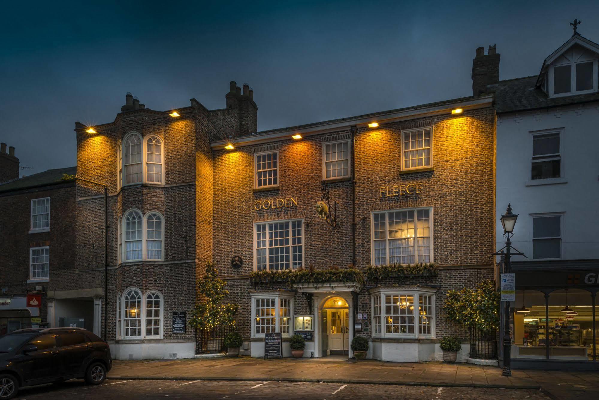 The Golden Fleece Hotel, Thirsk, North Yorkshire Eksteriør billede